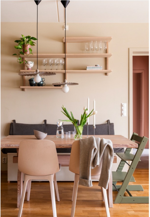 Kjøkkenbord og benk